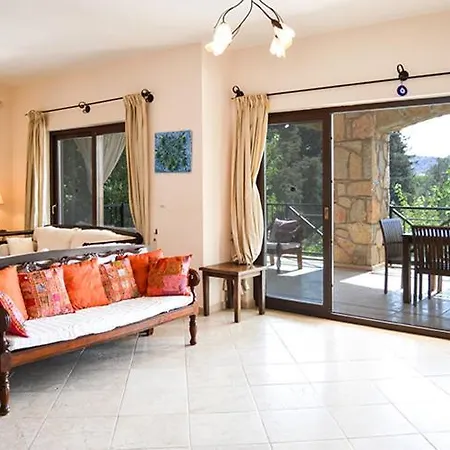Important Group Bd436 - Silver Villa *