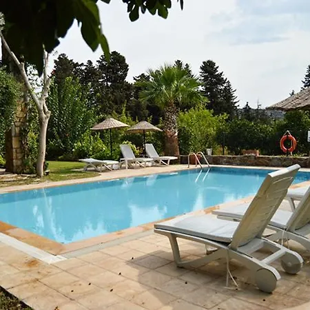 Important Group Bd436 - Silver Villa