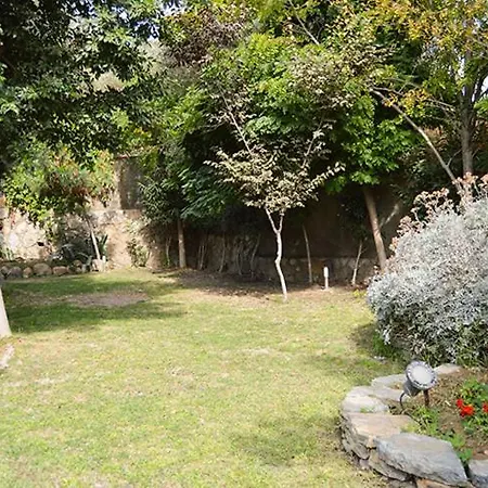 Important Group Bd436 - Silver Villa